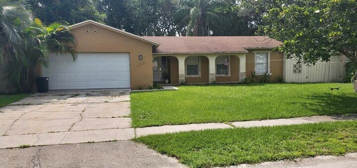 Property Photo: 495 Diane Circle FL 32707