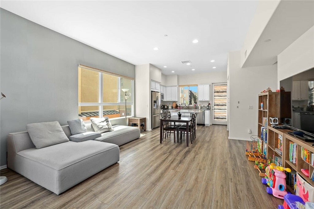 Property Photo:  422 W Route 66 17  CA 91740 