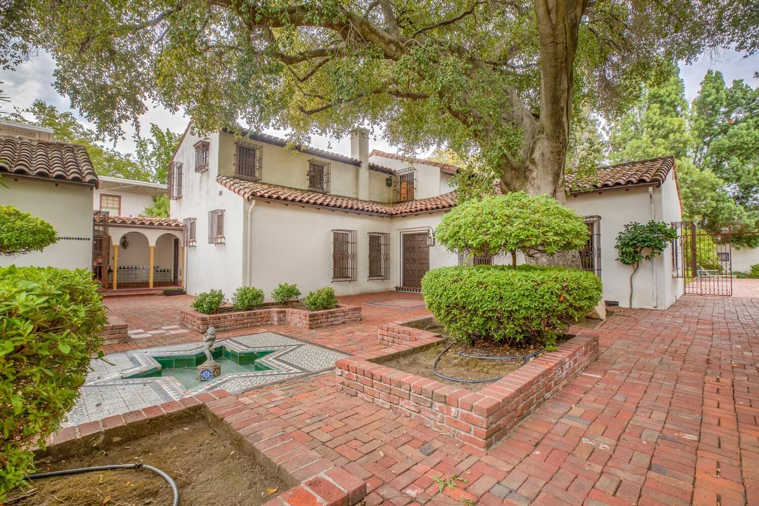 Property Photo:  2124 U Street  CA 95818 