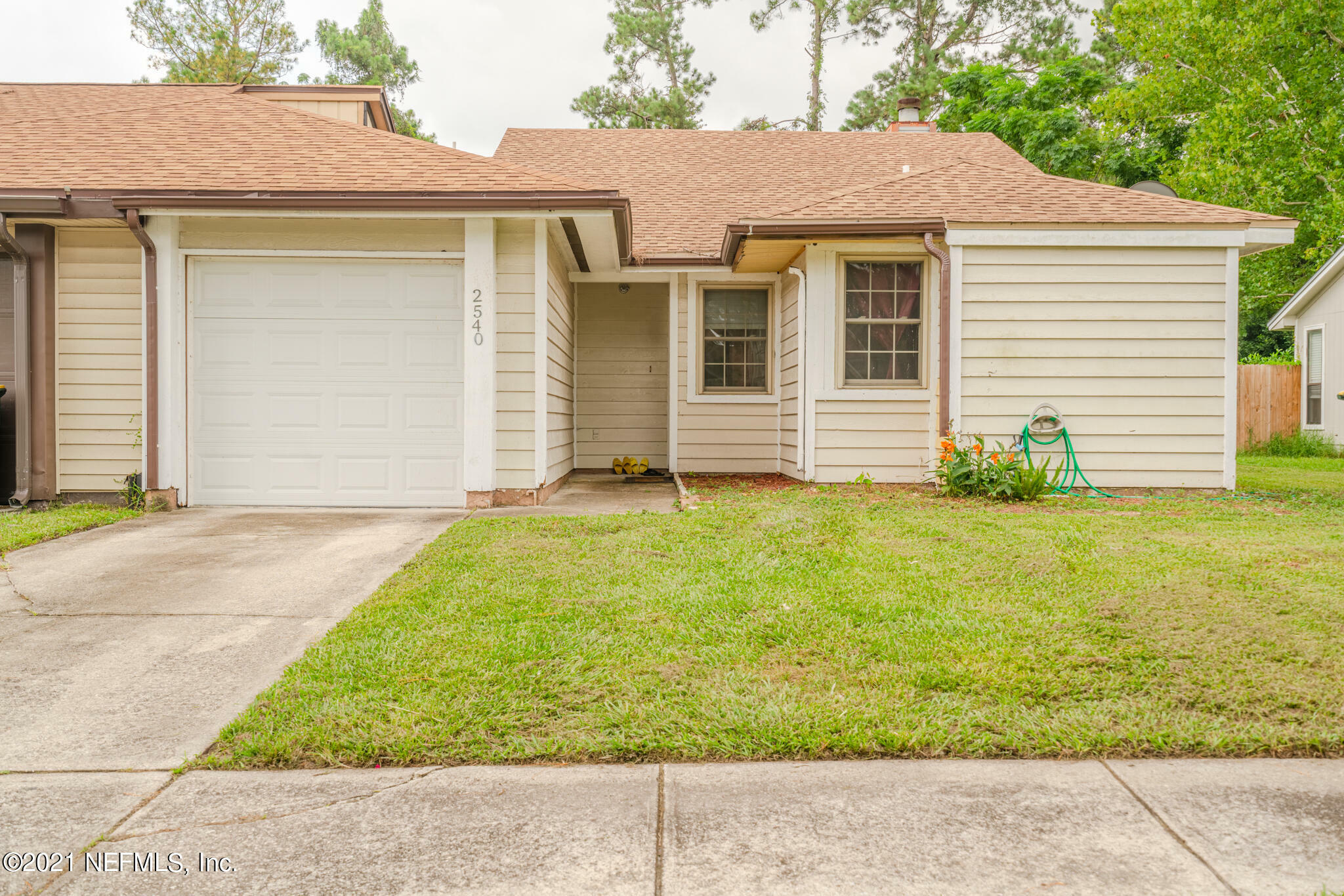 Property Photo:  2540 White Horse Road W  FL 32246 