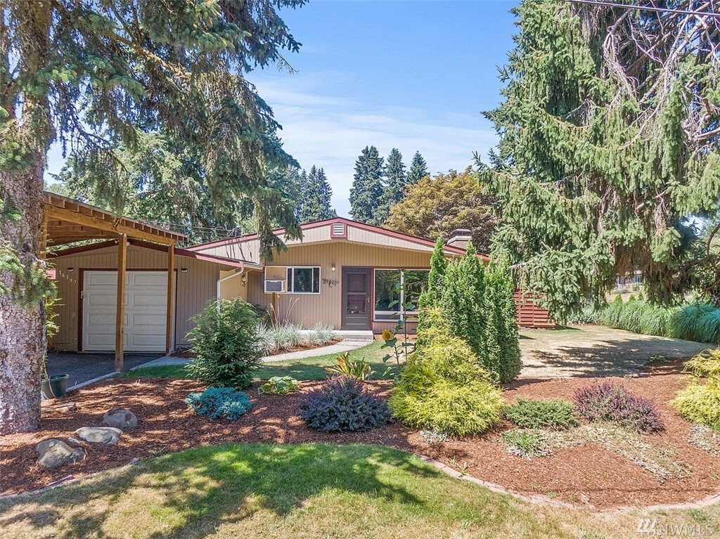 Property Photo:  16337 SE 131st Place  WA 98059 