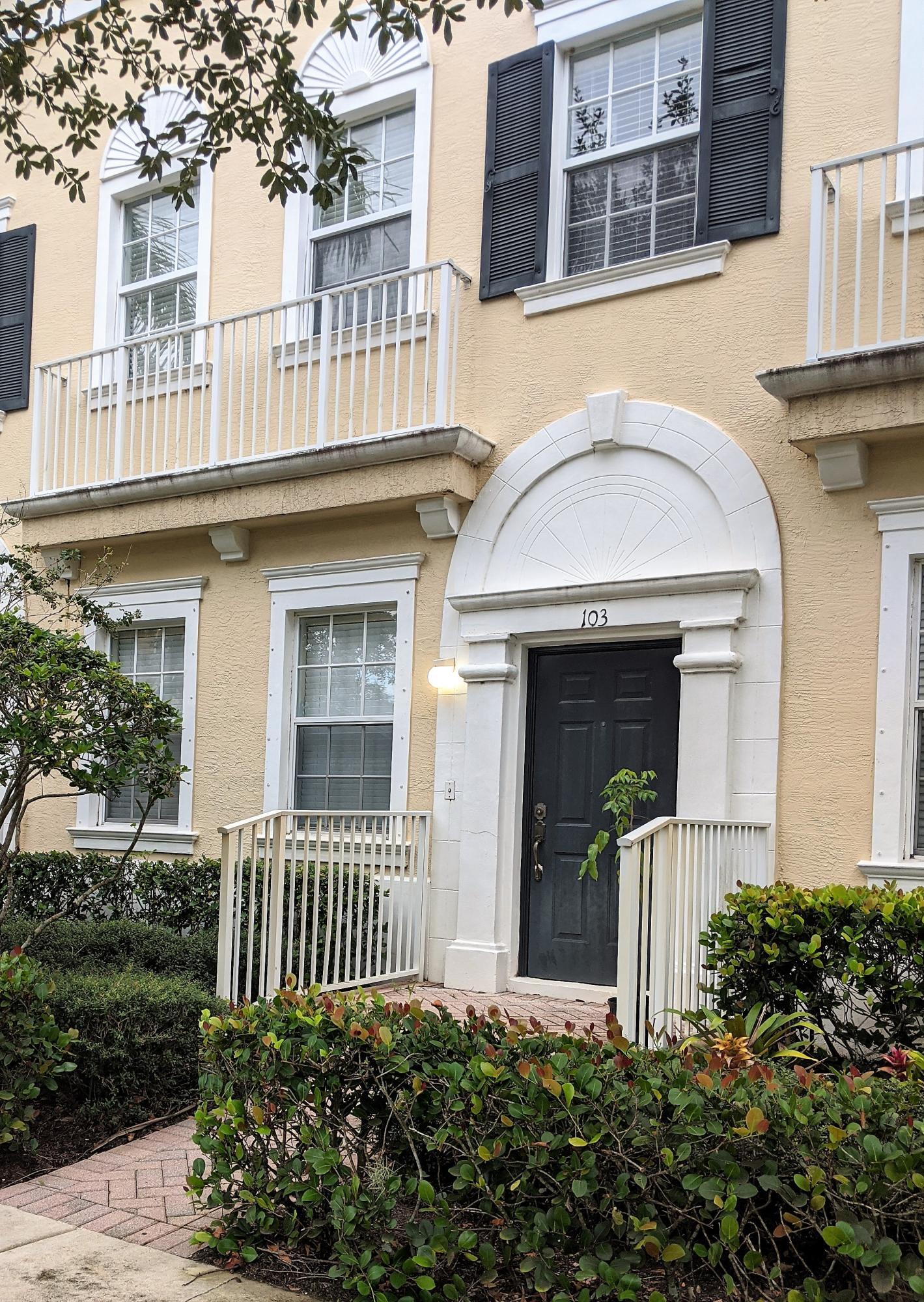 Property Photo:  116 W Royal Palm Circle 103  FL 33458 