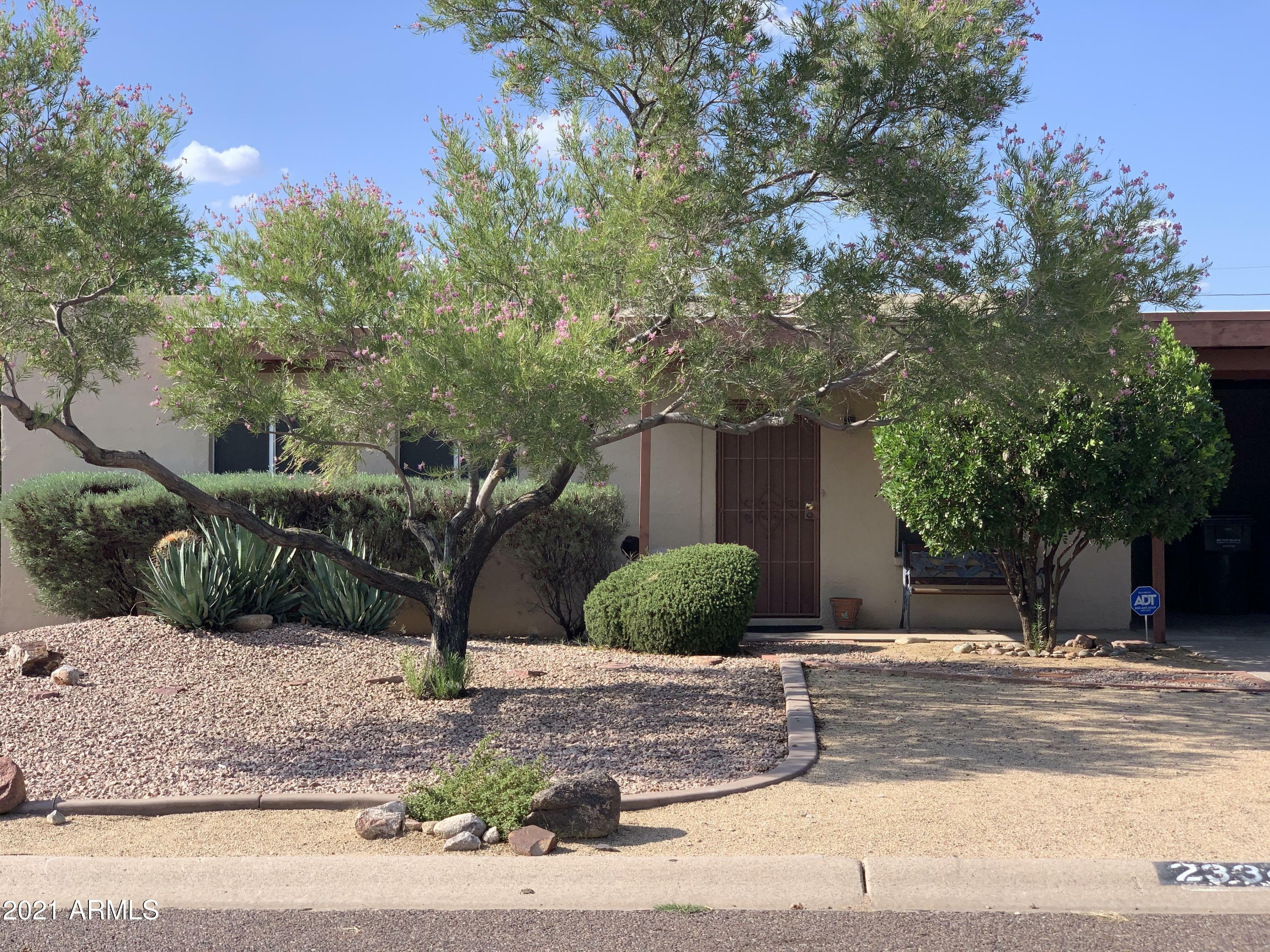 Property Photo:  2334 E Beverly Lane  AZ 85022 