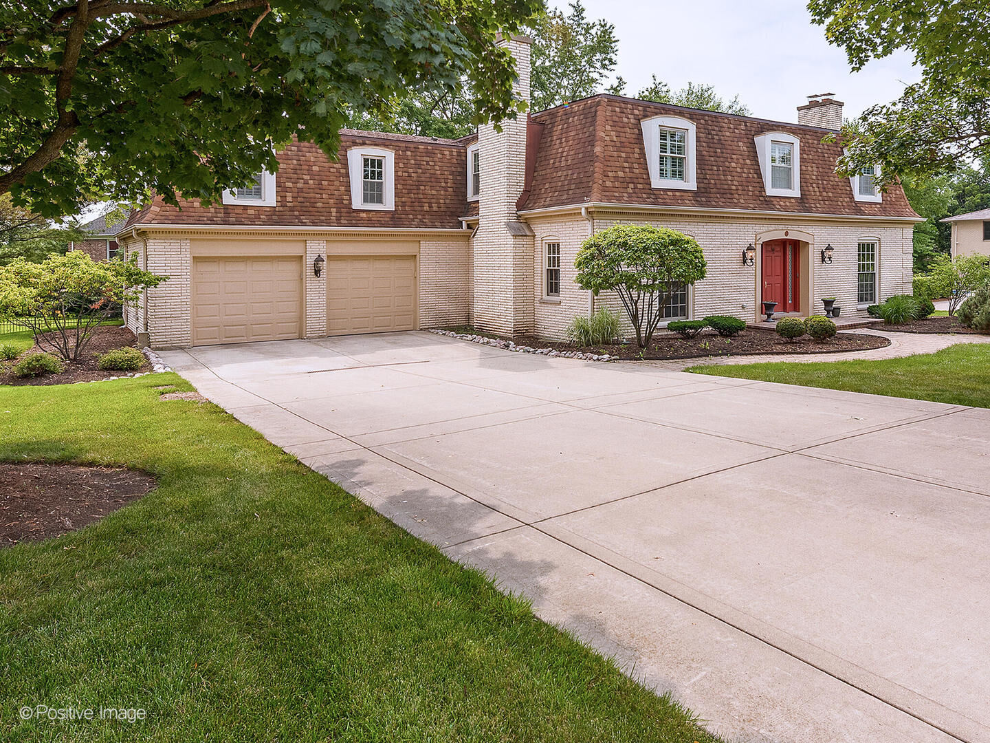 Property Photo: 18 Shelburne Drive IL 60523
