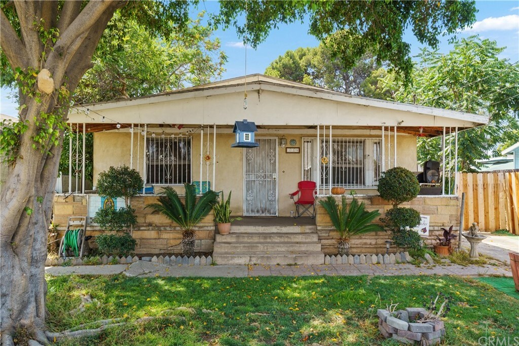 Property Photo:  339 S Arizona Avenue  CA 90022 