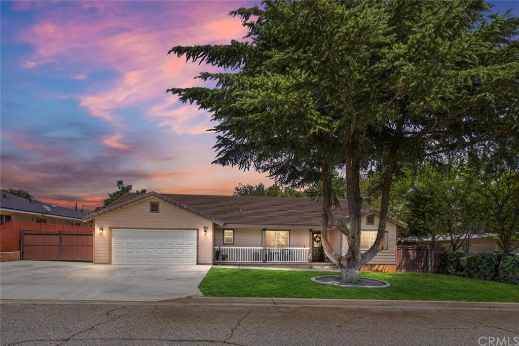 Property Photo: 882 N 6th Street CA 92220