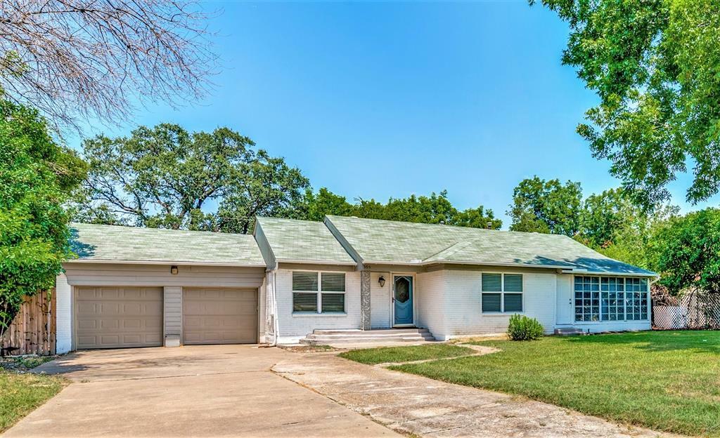 Property Photo:  305 Parkview Drive  TX 76010 