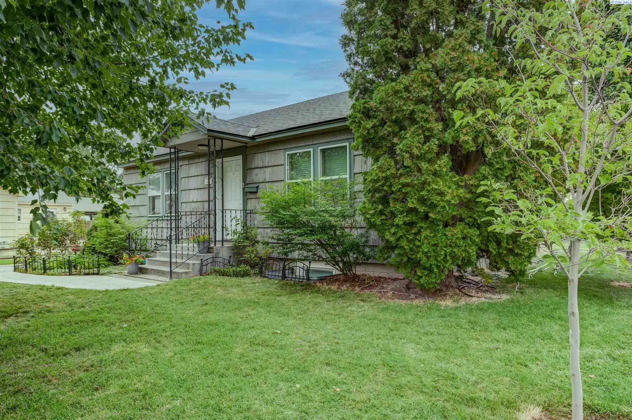 Property Photo:  1420 Hunt Ave.  WA 99354 