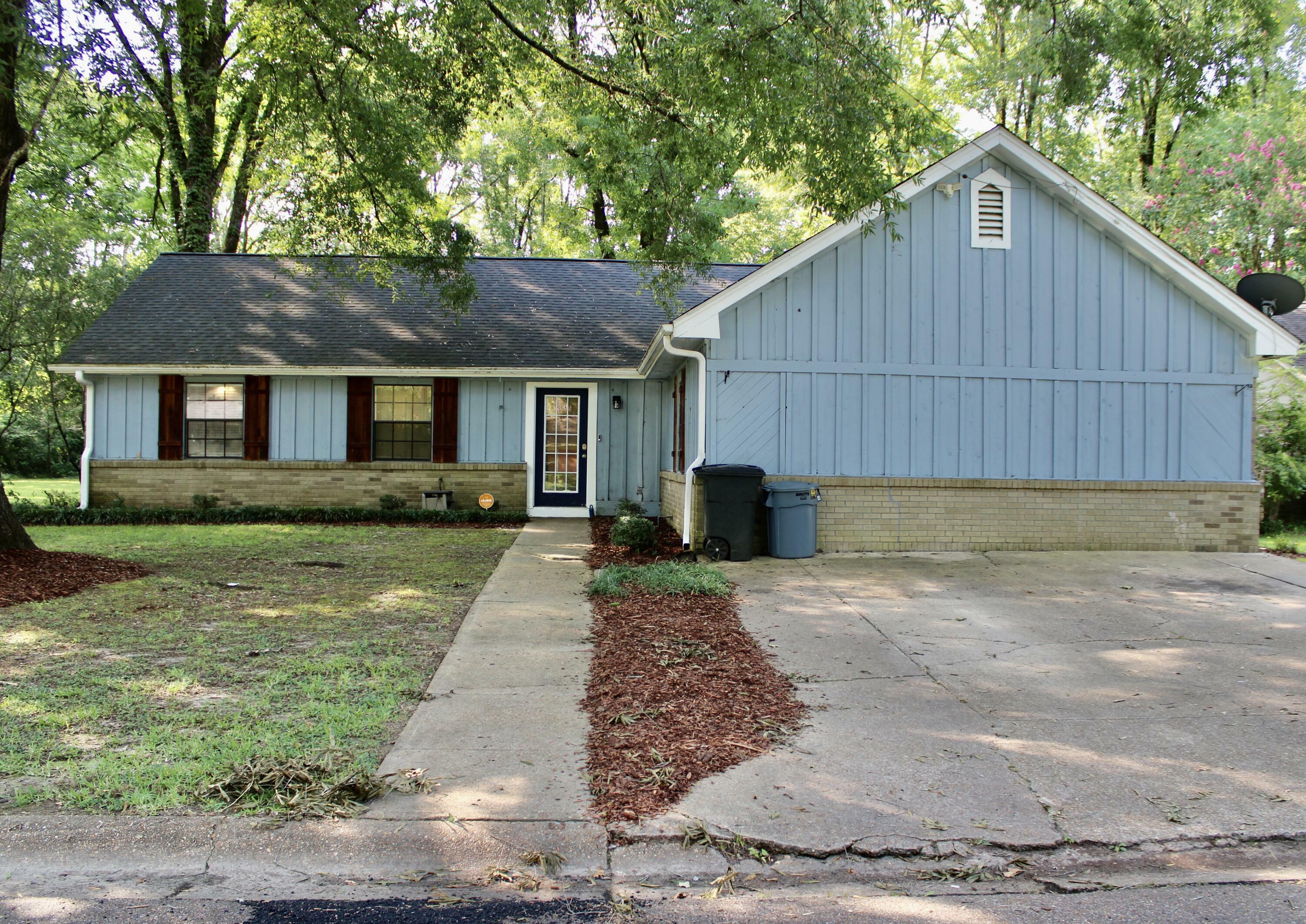 Property Photo:  303 Walnut Road  MS 39759 