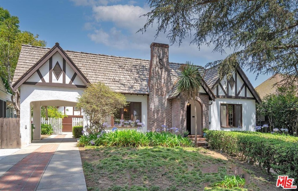 Property Photo: 433 24th Street CA 90402