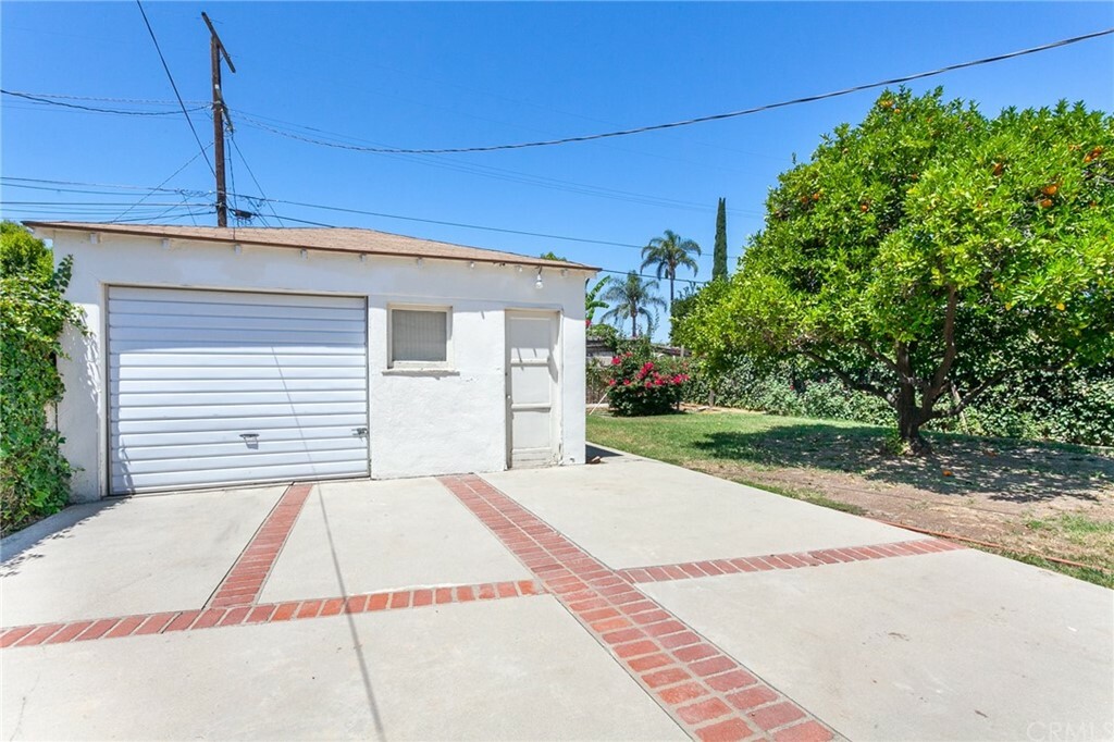 Property Photo:  6941 Nestle Avenue  CA 91335 