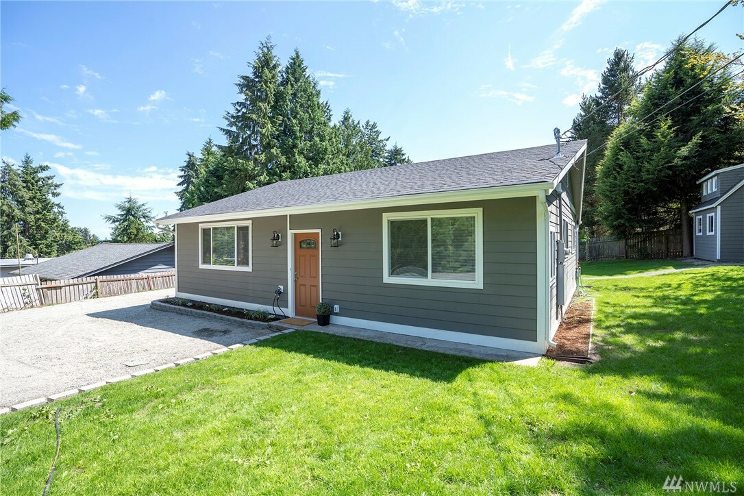 Property Photo:  161 W Alder  WA 98365 