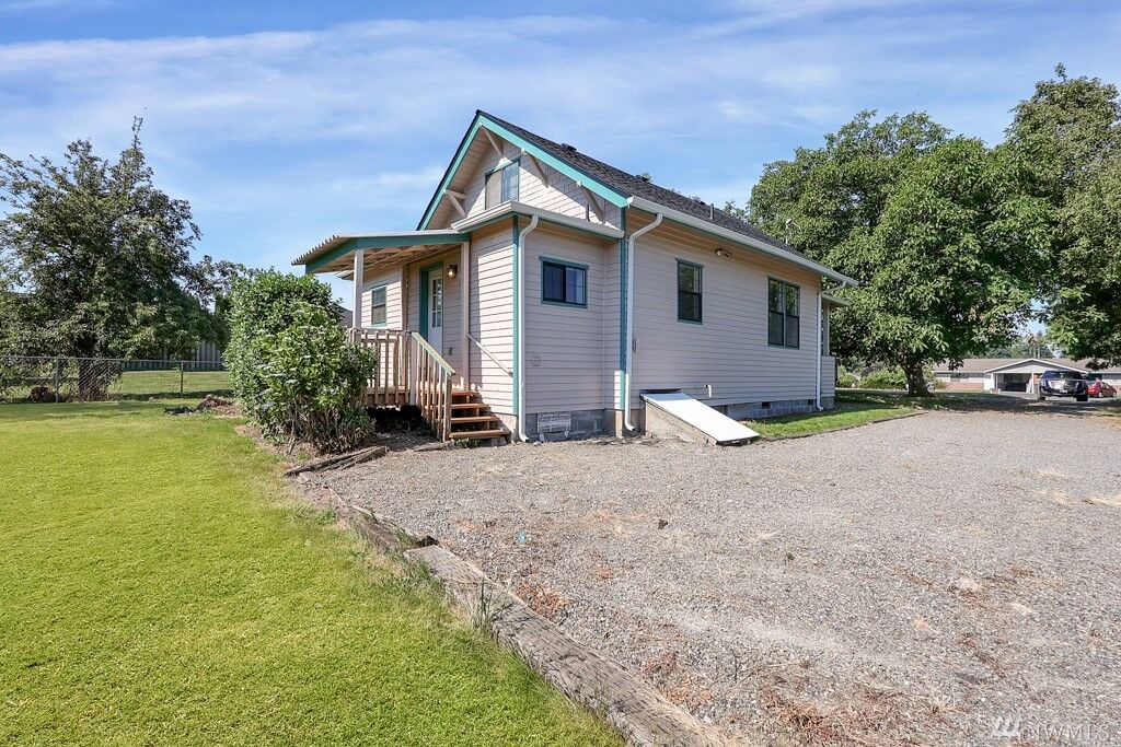 Property Photo: 1903 122nd Ave E WA 98372