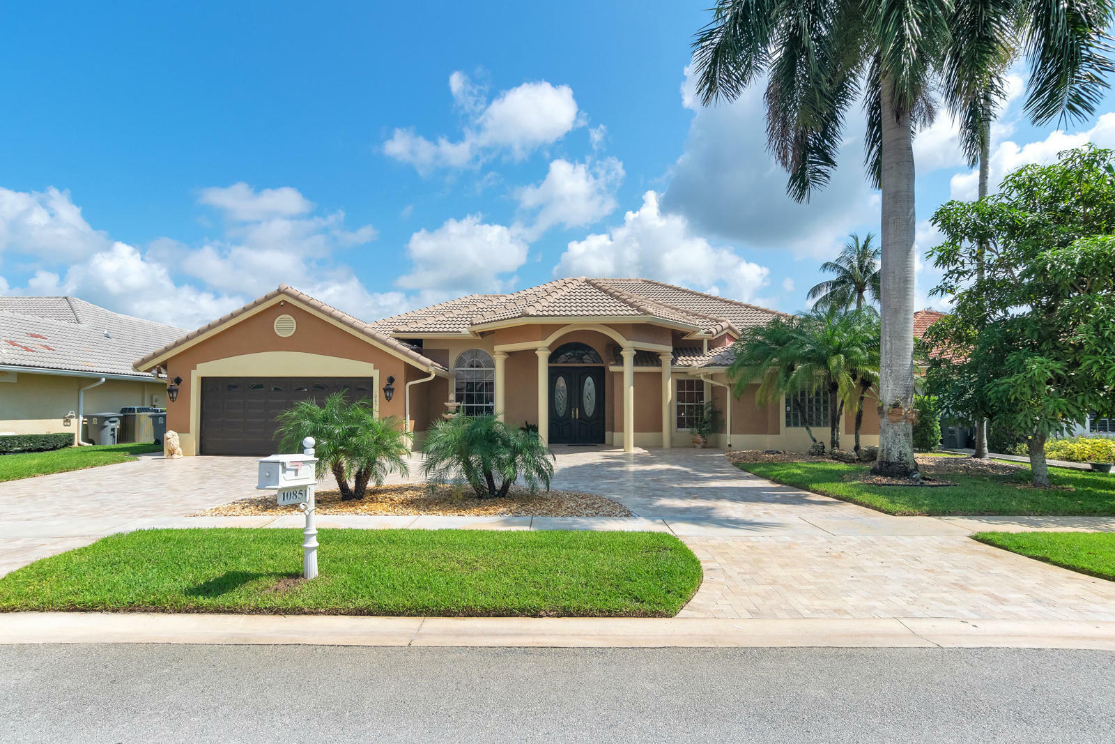 Property Photo:  10851 Japonica Court  FL 33498 