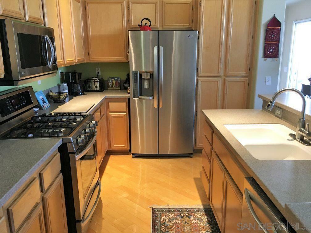 Property Photo:  10864 Ivy Hill Dr 4  CA 92131 