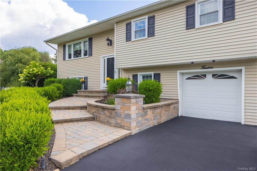 Property Photo:  12 Castle Court  NY 10984 