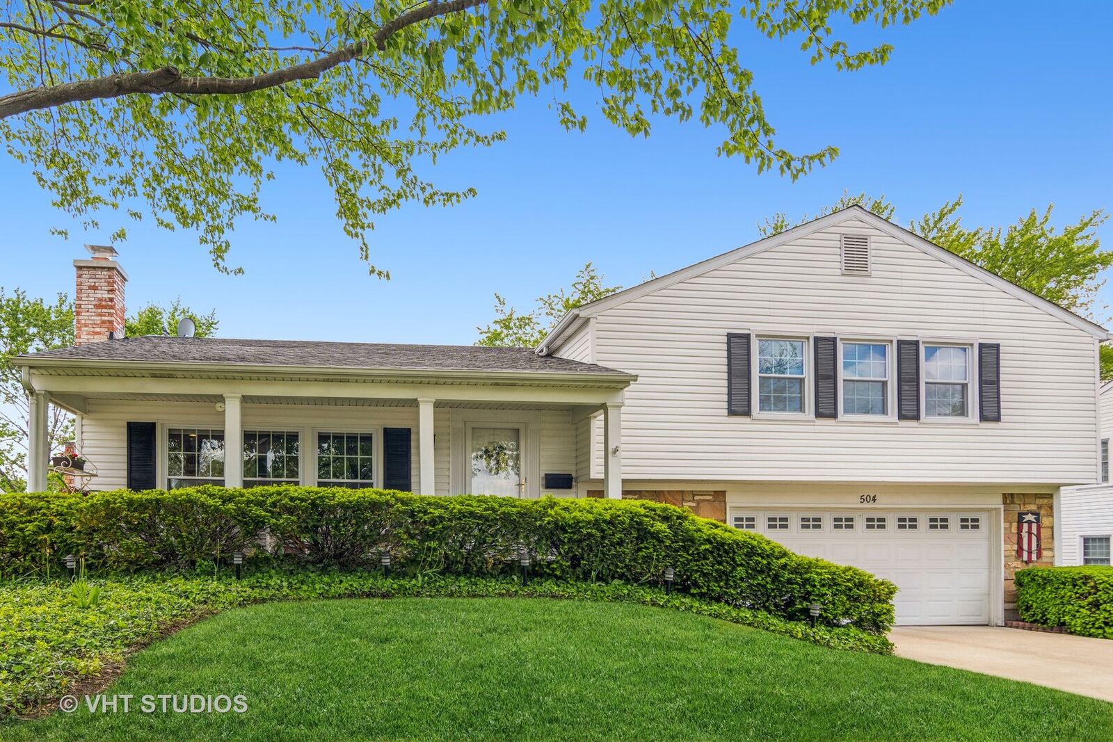 Property Photo: 504 N Braintree Drive IL 60194