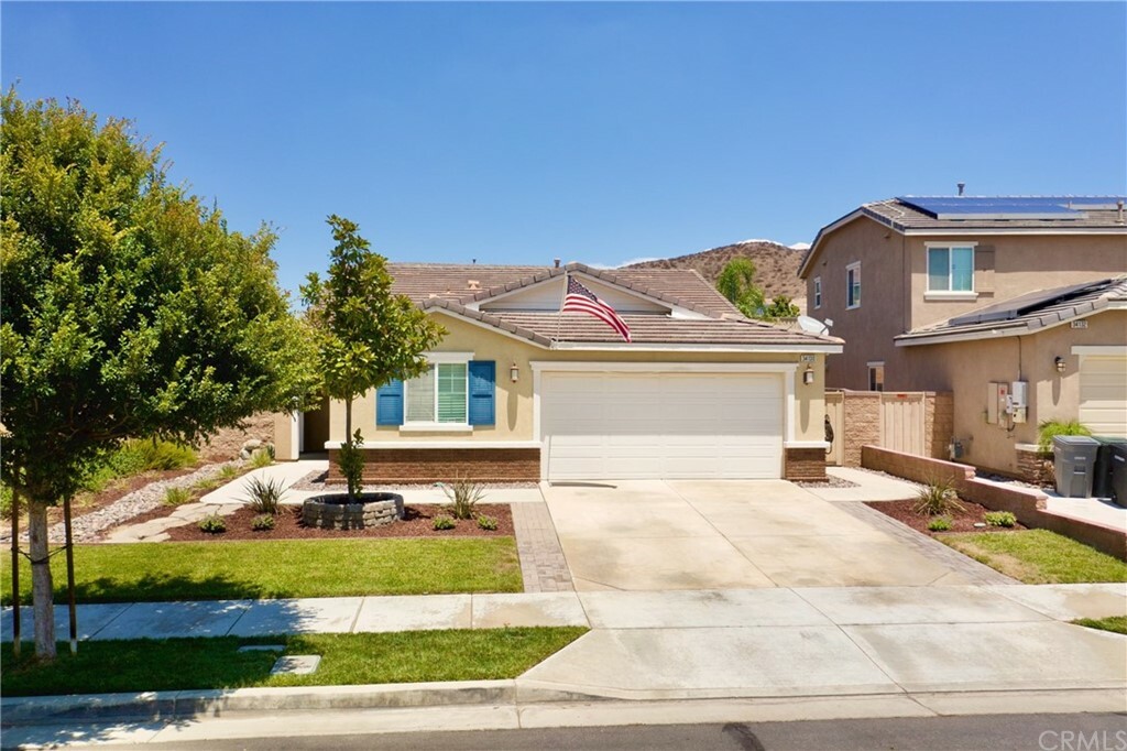 Property Photo:  34130 Dianthus Lane  CA 92532 