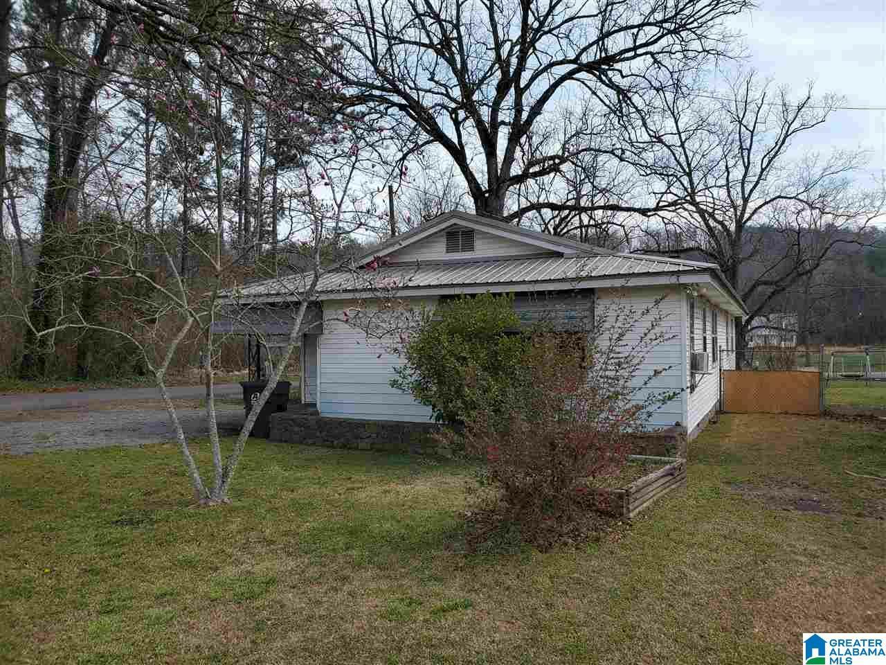 Property Photo:  115 9th Street  AL 35953 