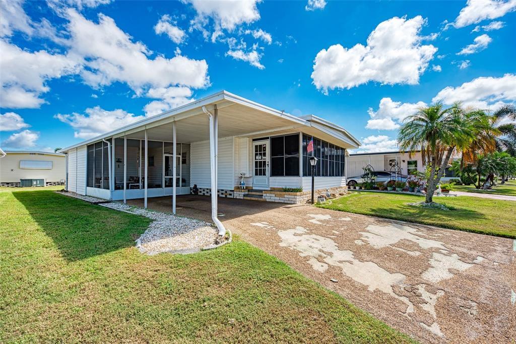 Property Photo: 5536 Denmark Drive FL 34207