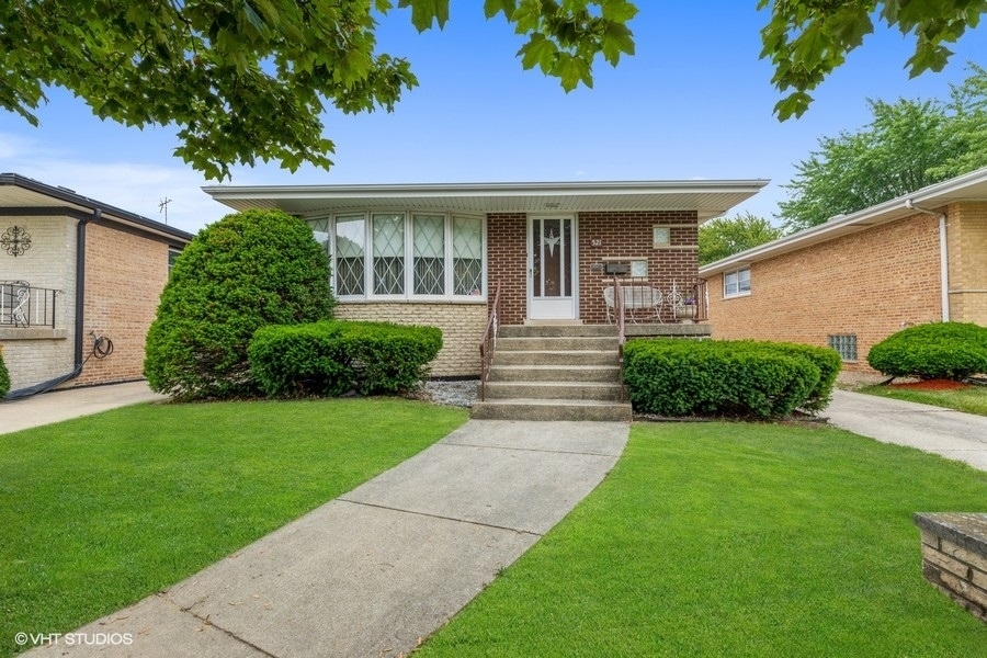 Property Photo: 521 Crandon Avenue IL 60409