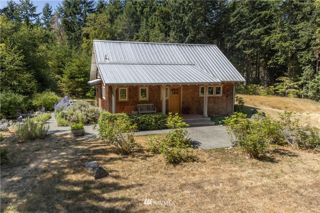 Property Photo:  942 Jolie Way  WA 98368 