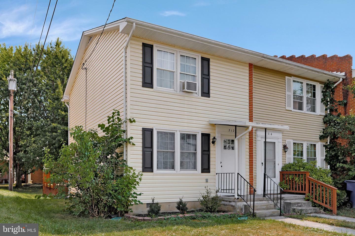 Property Photo:  312 W 12th Street  VA 22630 