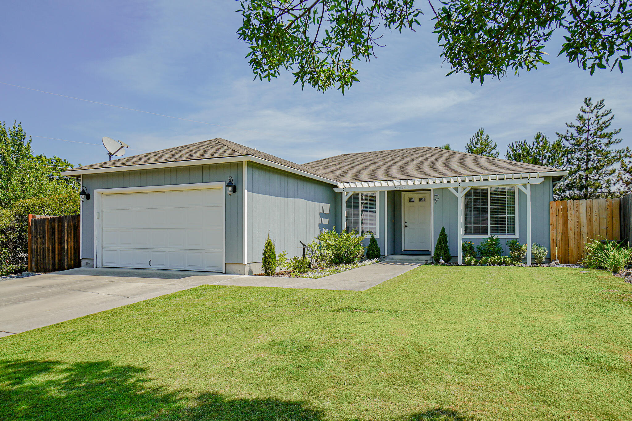 Property Photo: 7734 Garden Grove Court OR 97503