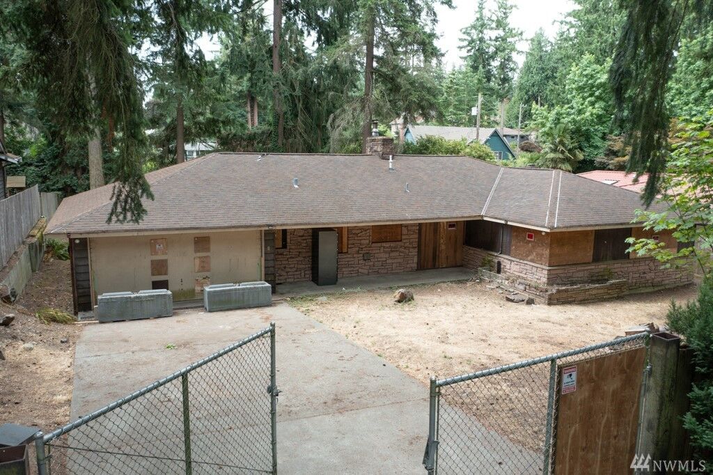 Property Photo: 115 N 145th St WA 98133