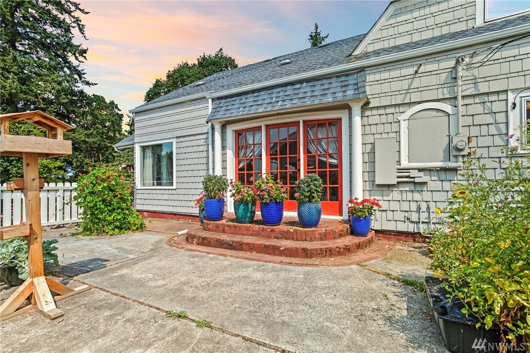 Property Photo:  5311 S Lawrence St  WA 98409 