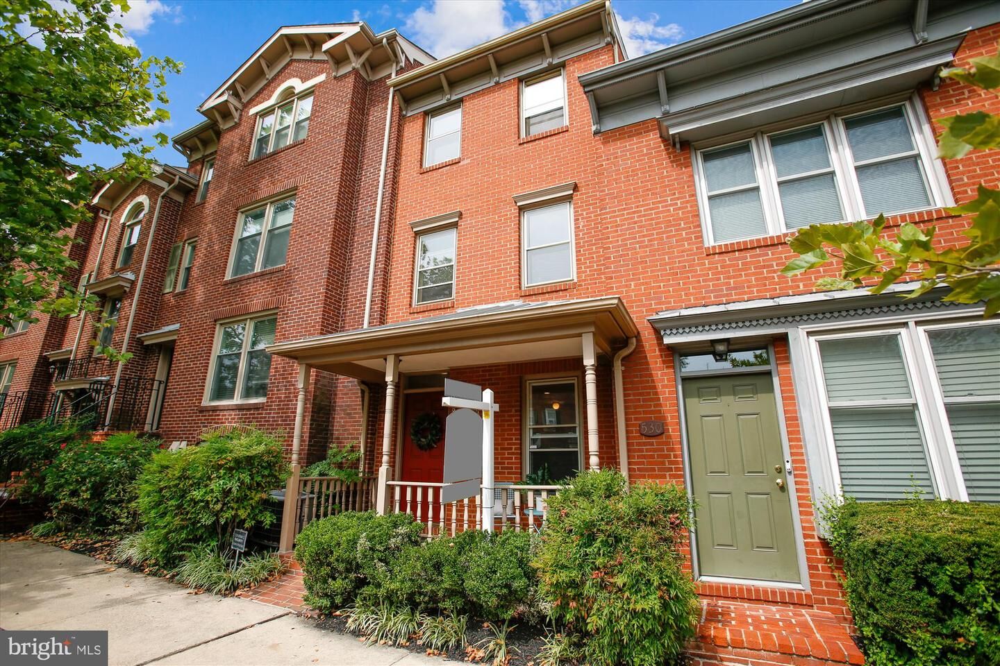 Property Photo: 528 N West Street VA 22314