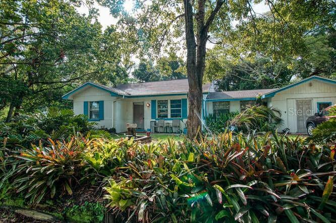 Property Photo:  401 Park Boulevard  FL 34677 