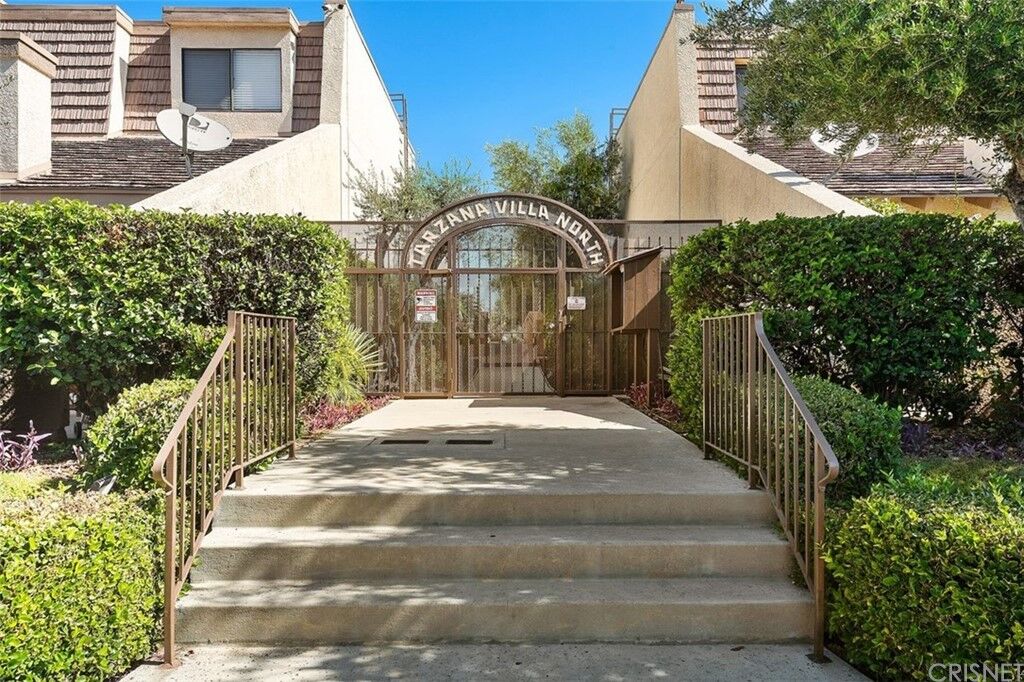 Property Photo:  18417 Collins Street C  CA 91356 
