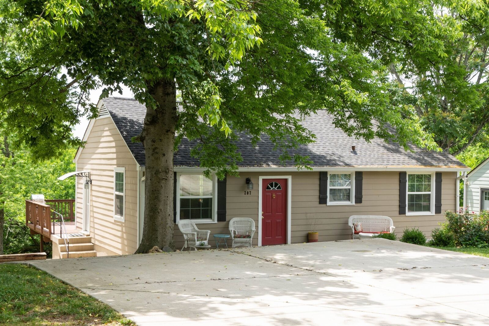 Property Photo: 207 Sentinel Dr TN 37209