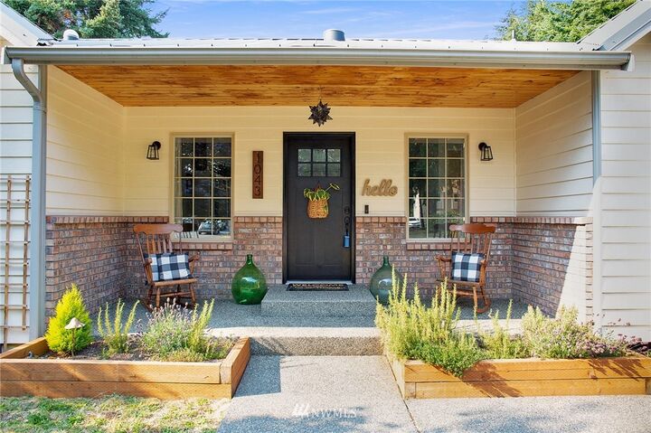 Property Photo:  1043 NE Pennington Loop  WA 98239 