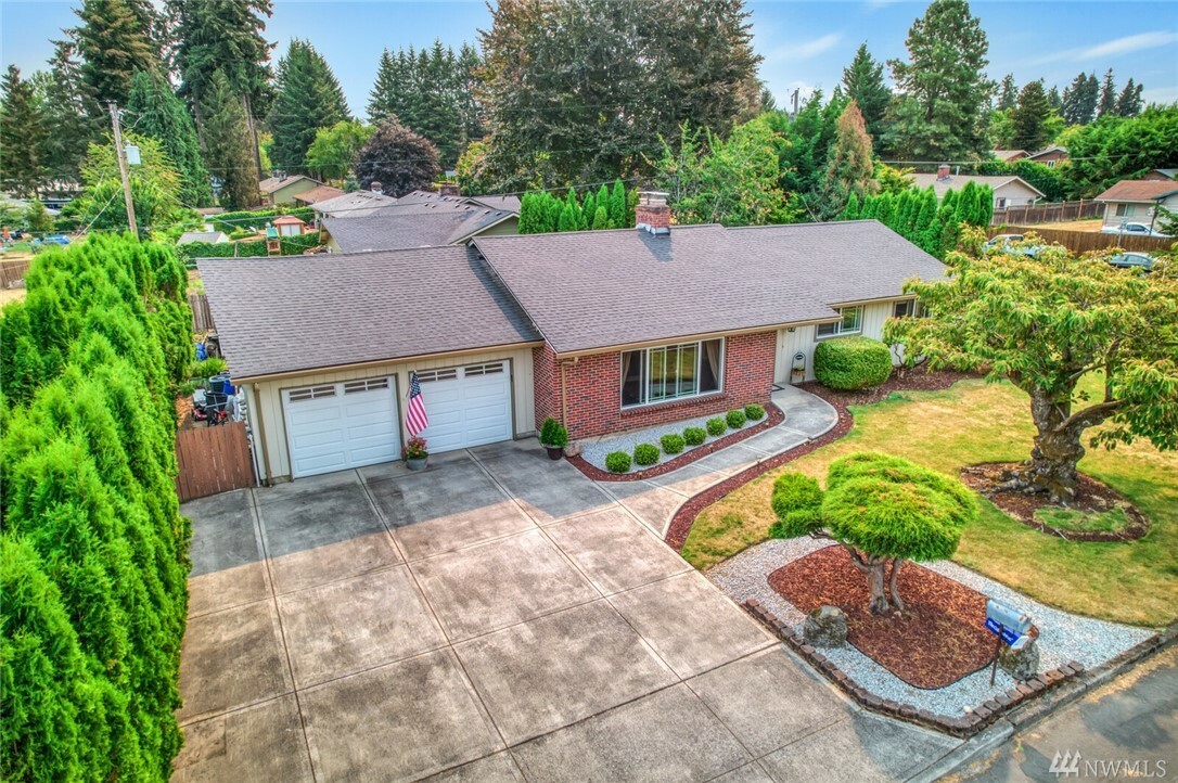 Property Photo:  10901 NE 11th Ave  WA 98685 