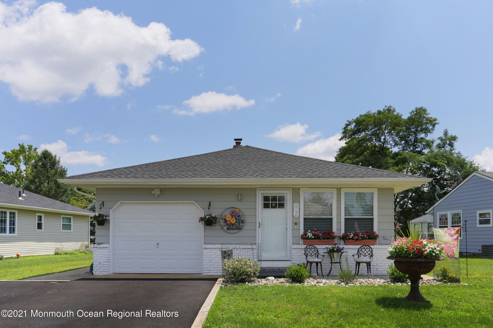 Property Photo:  92 Scarborough Place  NJ 08757 