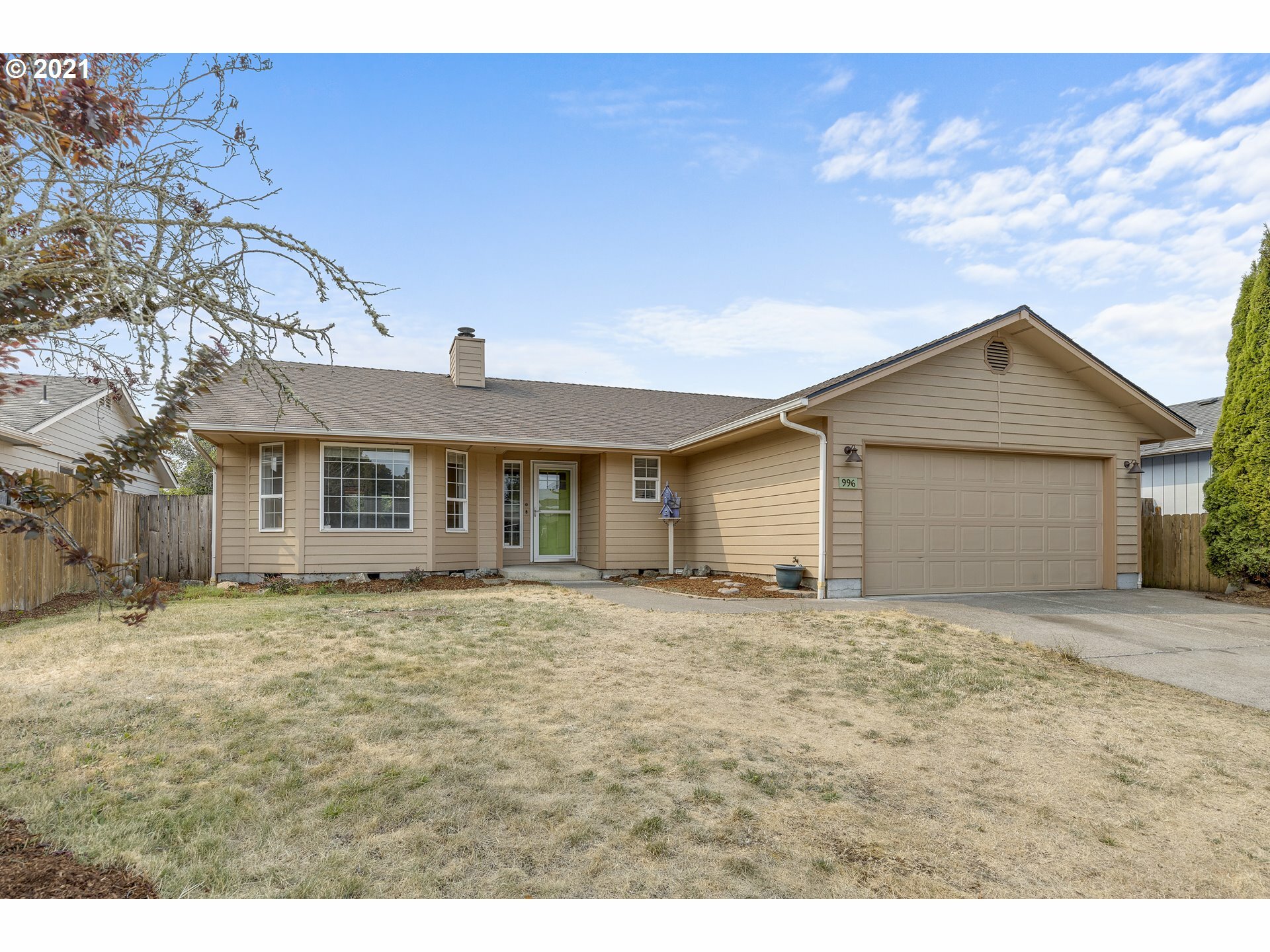 Property Photo:  996 Eastwind Ct  OR 97303 