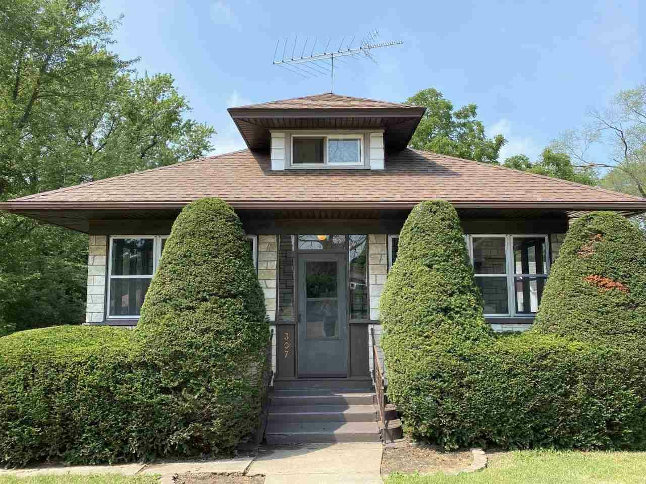 Property Photo: 307 South East St WI 53502