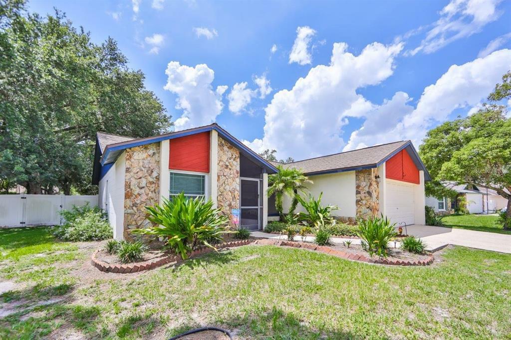 Property Photo:  1007 Elm Grove Lane  FL 33596 