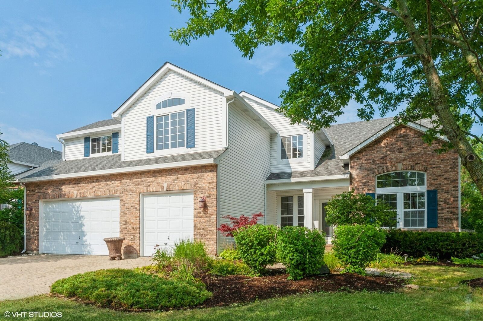 Property Photo:  1200 Westfield Way  IL 60060 