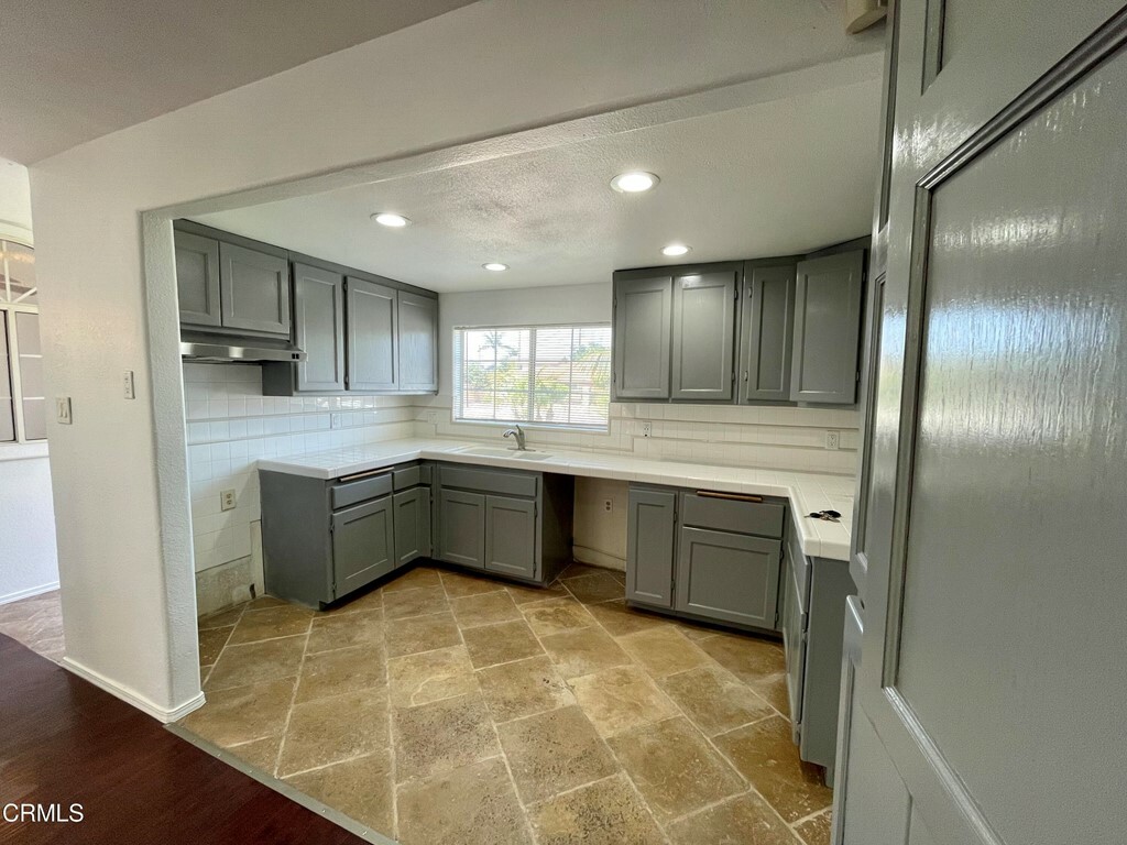 Property Photo:  2104 Arcadia  CA 93033 