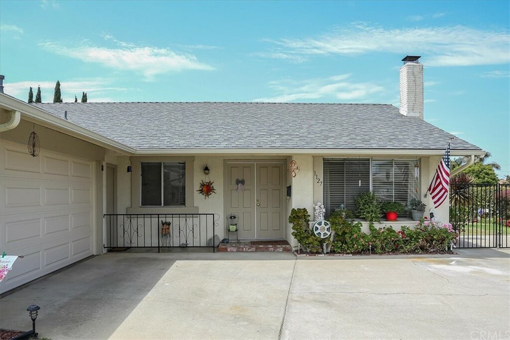 Property Photo:  1127 Kensington Avenue  CA 93454 