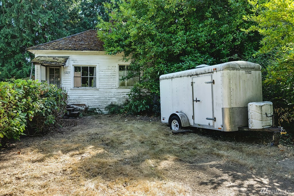 Property Photo:  1229 NE 95th St  WA 98115 