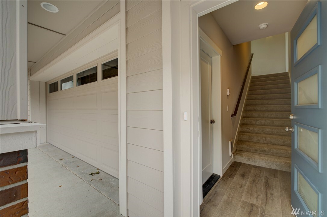 Property Photo:  520 Williams Ave S C  WA 98057 