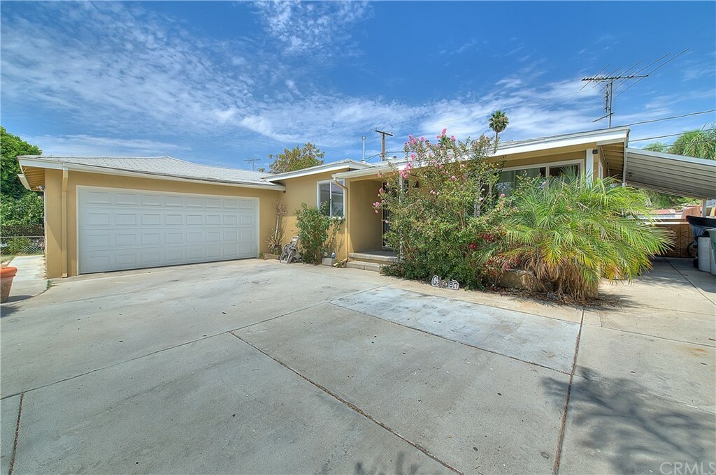 Property Photo: 2845 Blackstone Avenue CA 92504