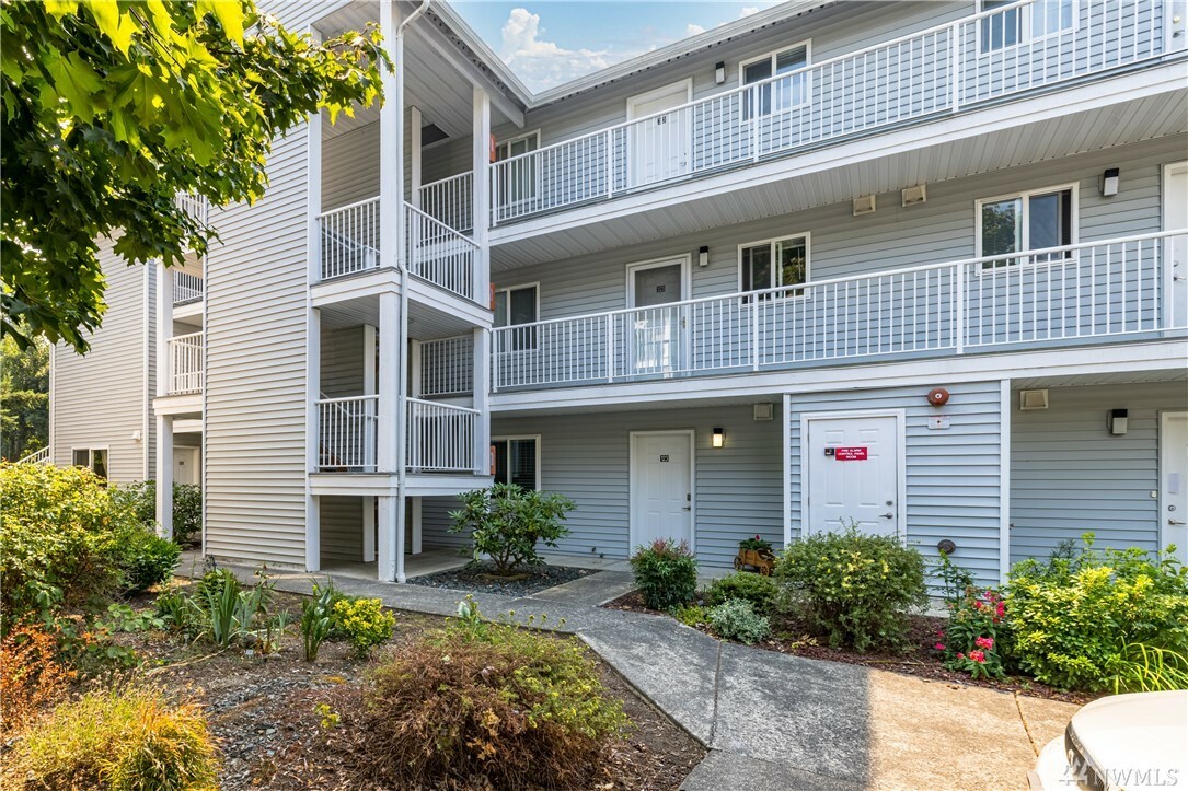 Property Photo:  2715 W Maplewood Ave 123  WA 98225 