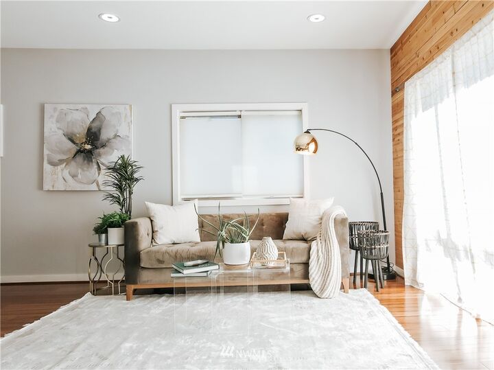 Property Photo: 4276 Greenbelt Station WA 98118