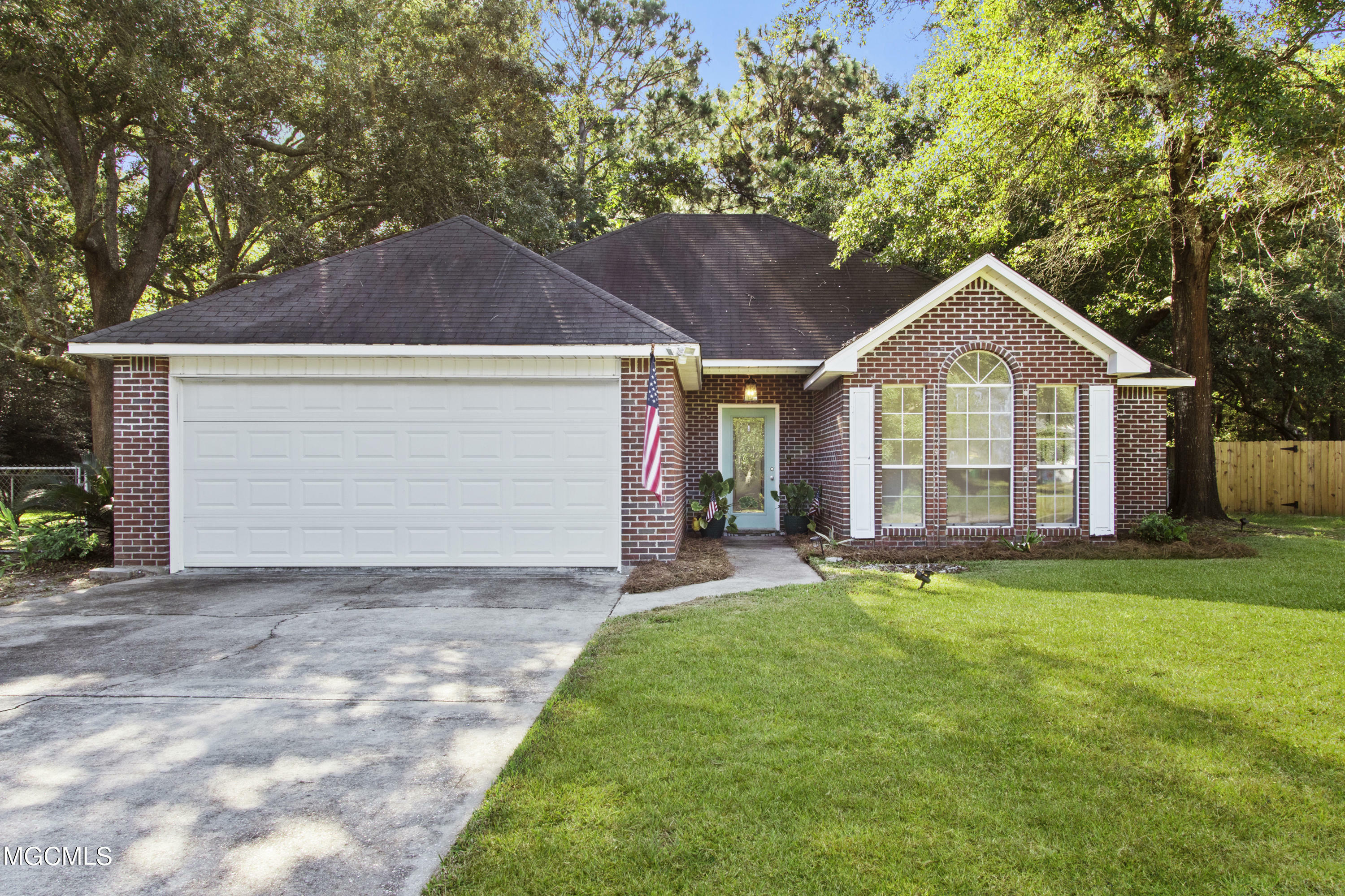 Property Photo:  1810 Burnt Oak Drive  MS 39564 