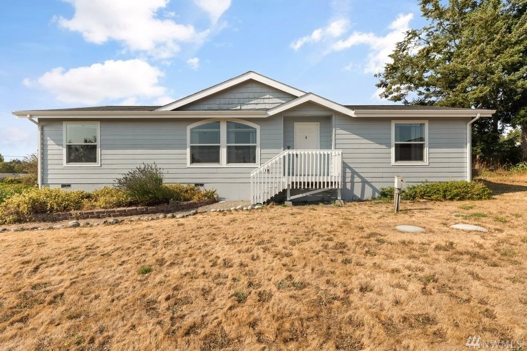 Property Photo: 916 Shawn Ave WA 98277